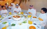 أمير منطقة القصيم يقيم مأدبة إفطار لأيتام دار التربية الاجتماعية ببريدة وأبناء شهداء الواجب