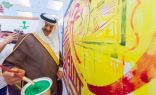 الأمير سلطان بن سلمان يكرّم الفنان التشكيلي القنديل