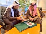 سمو الأمير منصور بن محمد يلتقي فريق حساب صوت الشرقية الإخباري