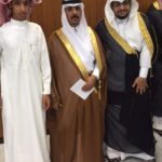الأمير سلطان بن سلمان يكرّم الفنان التشكيلي القنديل