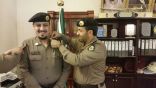 مدير شرطة الخرمة يقلد مدير الدوريات الأمنية بالمحافظة رتبته الجديدة